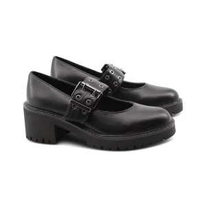 Ballerina a punta con fibbia e borchie