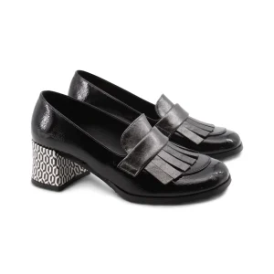 Mocassino in vernice con frange donna