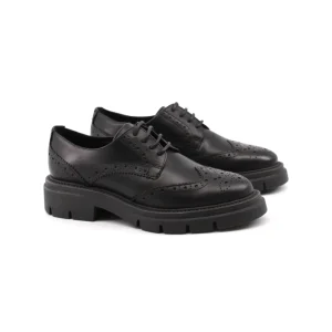 Stringata da donna con dettagli brogue