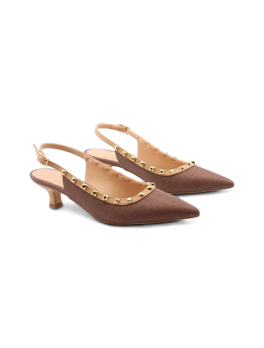 Décolleté kitten heels con borchie