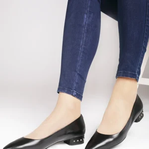 Giulia nera con borchiette - ultimi 32-35