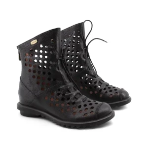 Stivaletto in pelle traforata da donna