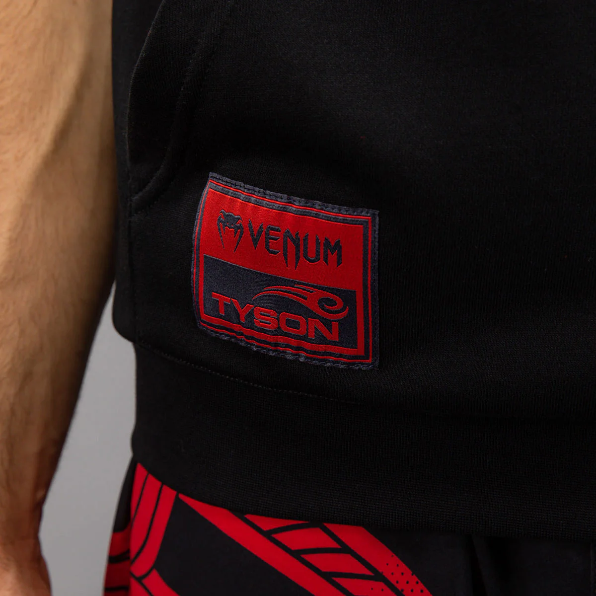 Felpa smanicata Venum x Mike Tyson Tiger con cappuccio Nero - immagine 5