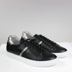Sneakers nere con dettagli argento
