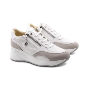 Sneaker zeppa con dettagli in suede