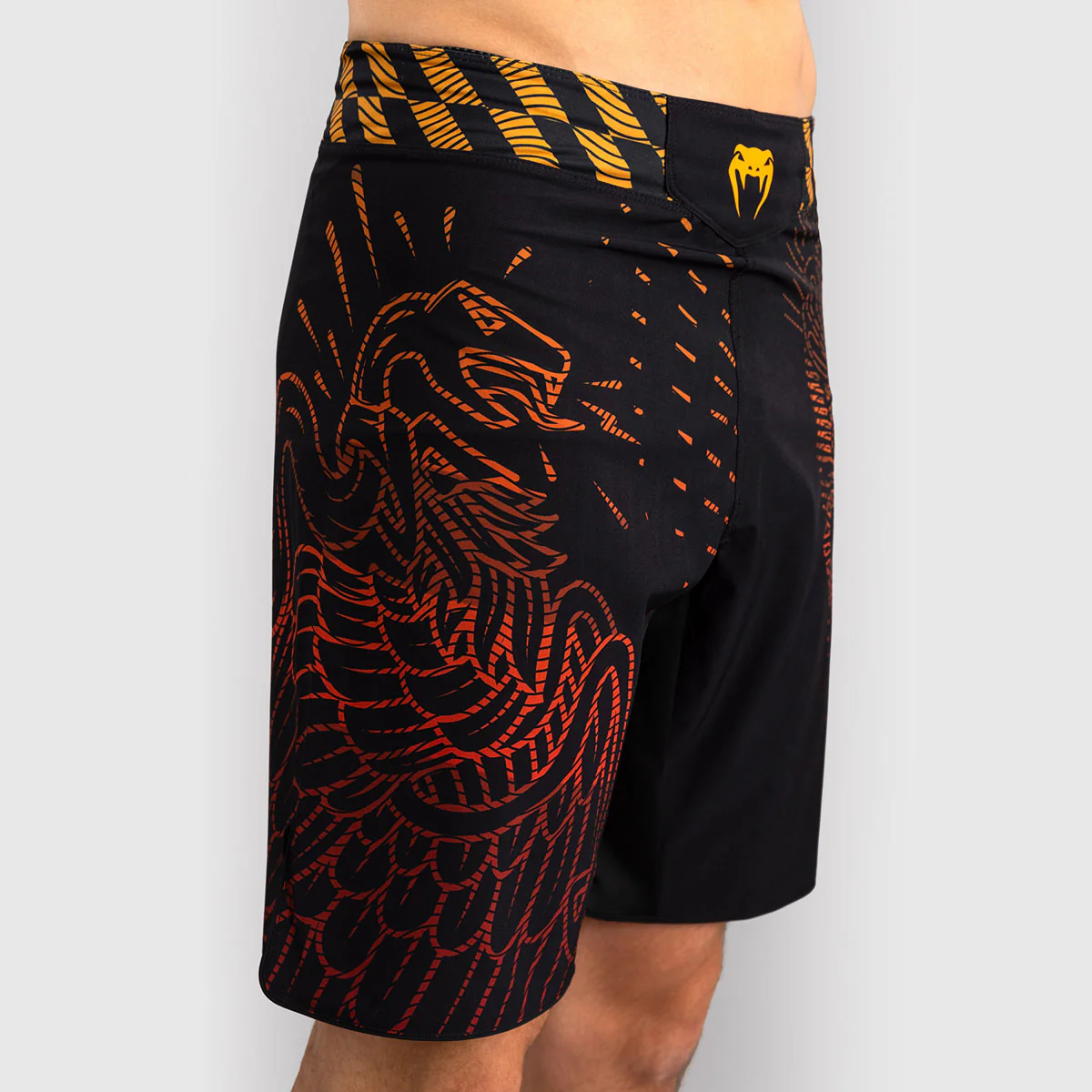 Pantaloncini MMA Venum Quetzal Fury Nero-rosso - immagine 4