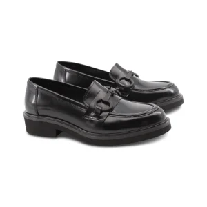 Mocassino in pelle lucida con morsetto