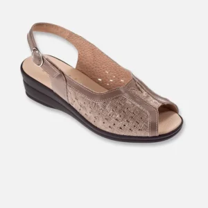 SANDALO CON ZEPPA STILE DI VITA