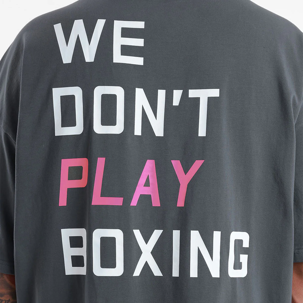 T-shirt Boxraw We Don't Play Boxing Oversize Grigio-rosa - immagine 9